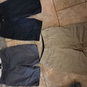 Bundle Volcom black and khaki shorts, Vans Gray 32 men